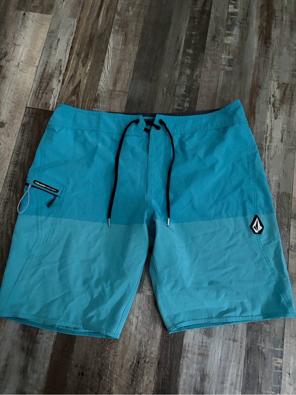 Volcom Men’s Teal Two-Tone Swim Trunks